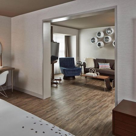 The Del Monte Lodge Renaissance Rochester Hotel & Spa Bagian luar foto