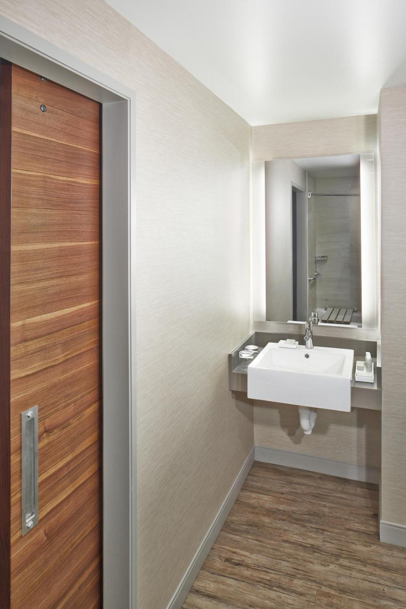 The Del Monte Lodge Renaissance Rochester Hotel & Spa Bagian luar foto