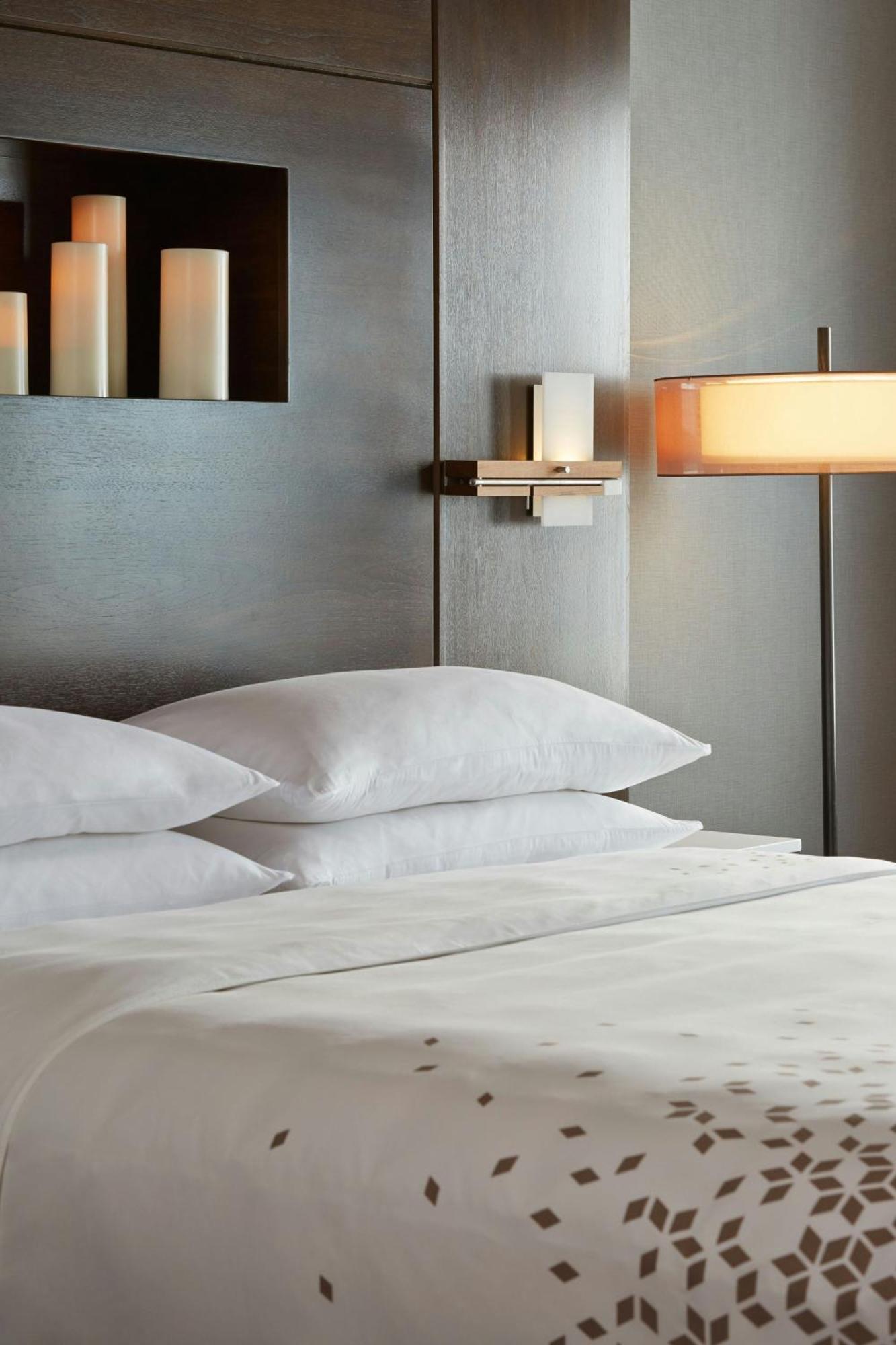The Del Monte Lodge Renaissance Rochester Hotel & Spa Bagian luar foto