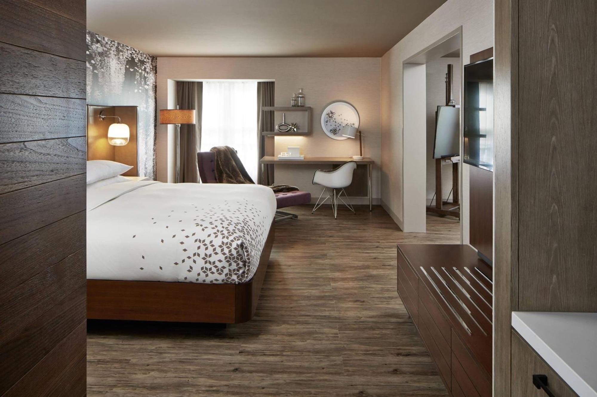The Del Monte Lodge Renaissance Rochester Hotel & Spa Bagian luar foto