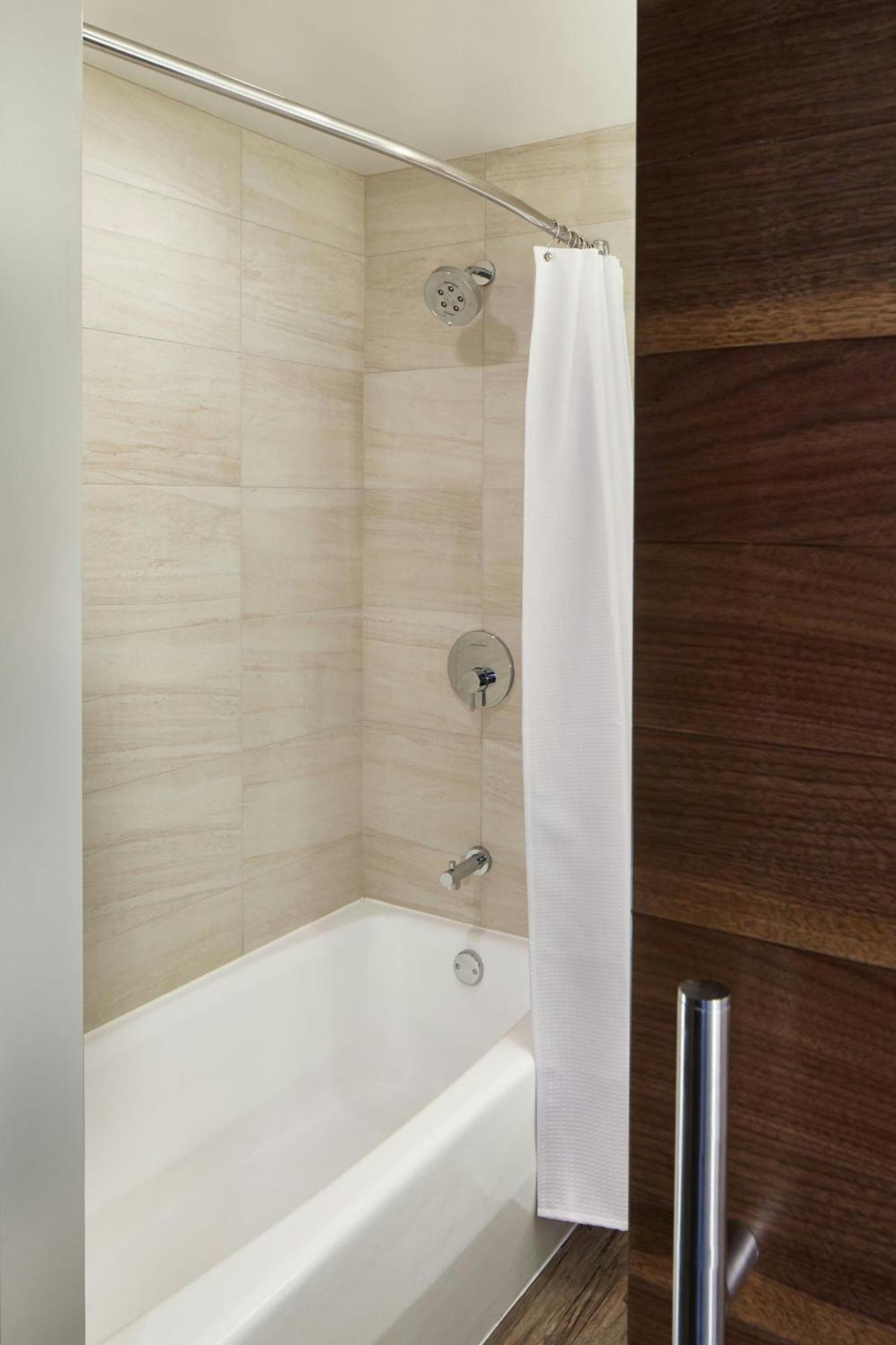 The Del Monte Lodge Renaissance Rochester Hotel & Spa Bagian luar foto
