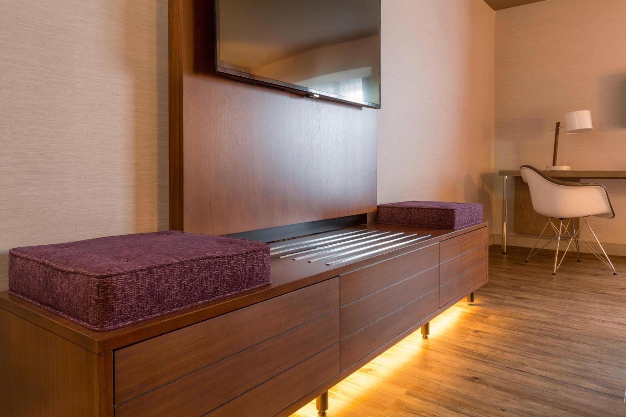 The Del Monte Lodge Renaissance Rochester Hotel & Spa Bagian luar foto