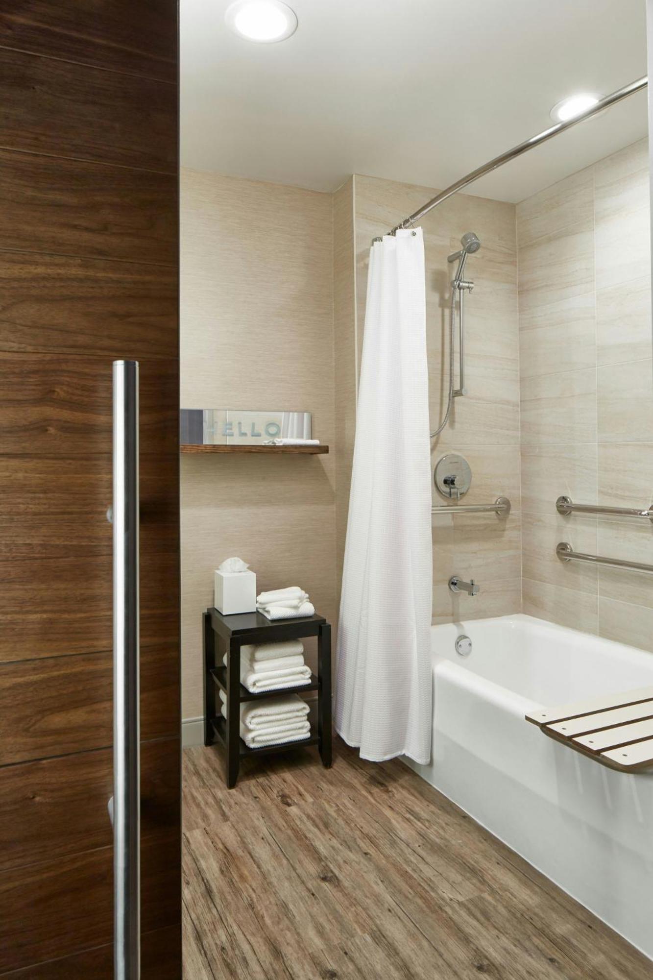The Del Monte Lodge Renaissance Rochester Hotel & Spa Bagian luar foto