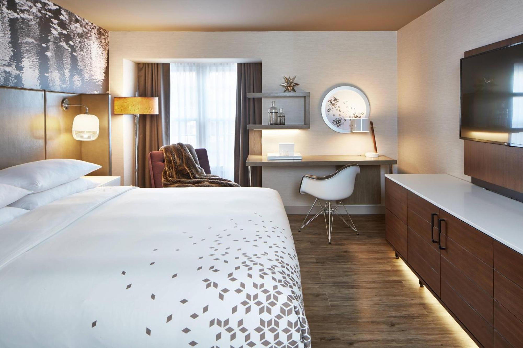 The Del Monte Lodge Renaissance Rochester Hotel & Spa Bagian luar foto