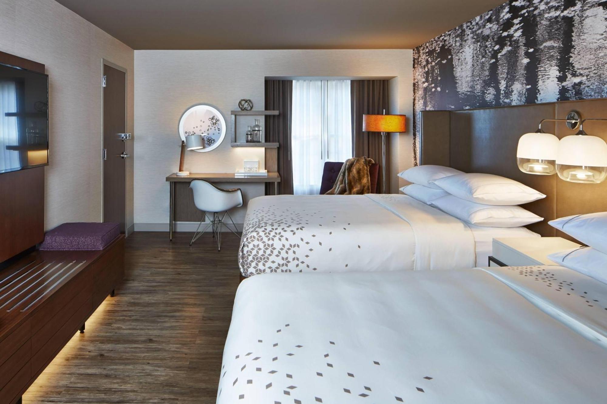 The Del Monte Lodge Renaissance Rochester Hotel & Spa Bagian luar foto