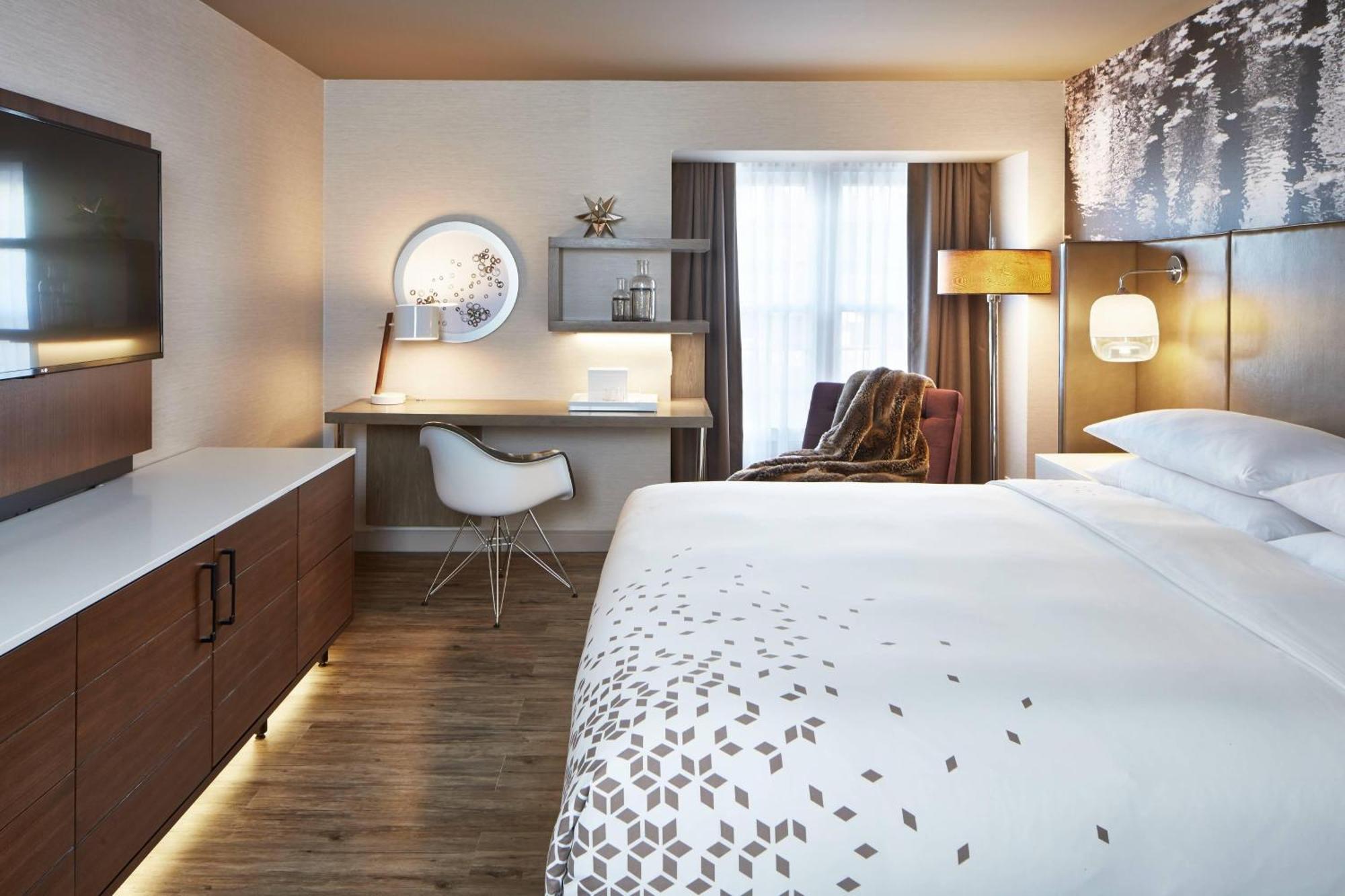 The Del Monte Lodge Renaissance Rochester Hotel & Spa Bagian luar foto