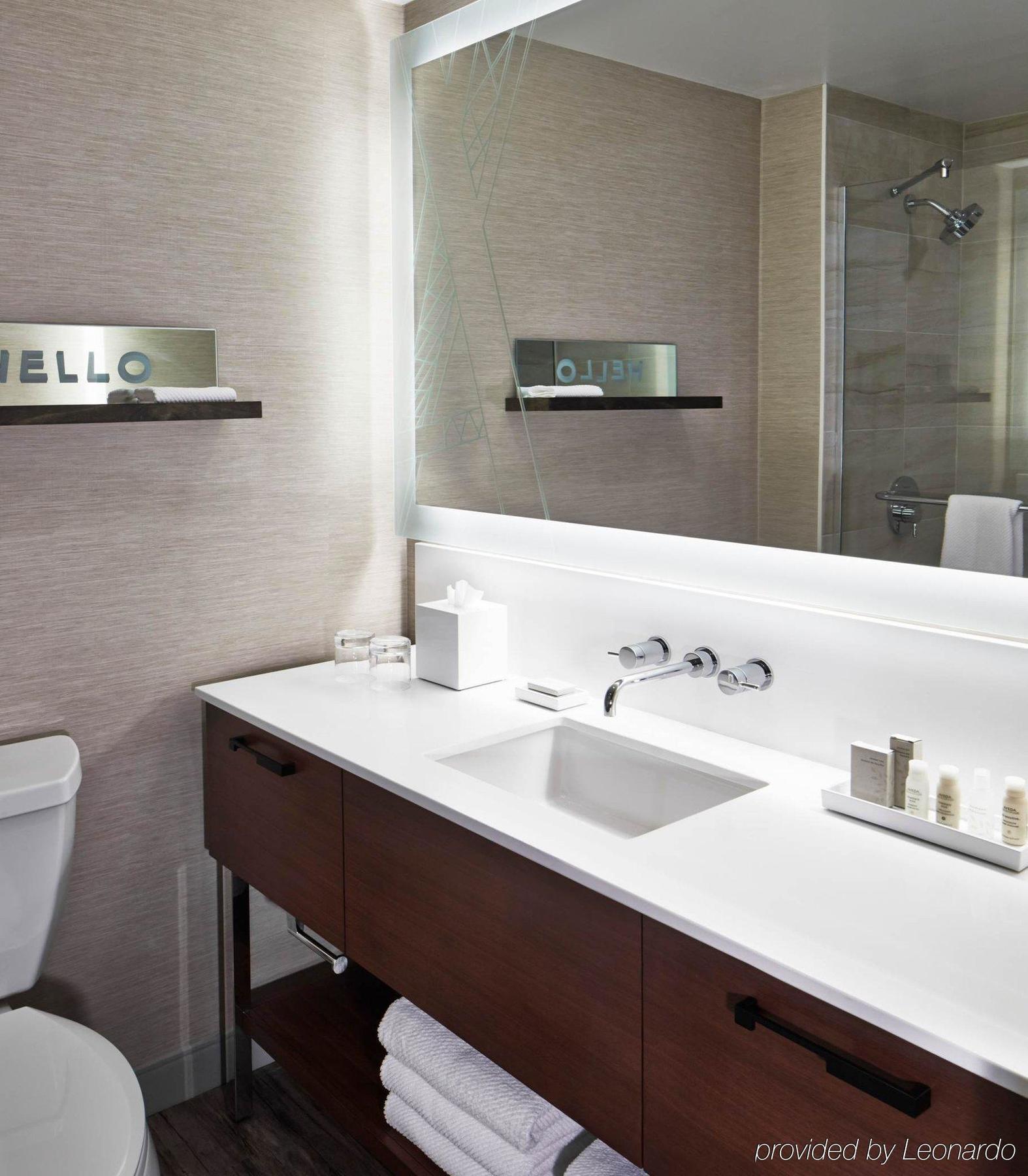The Del Monte Lodge Renaissance Rochester Hotel & Spa Bagian luar foto