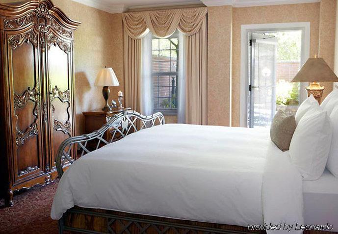 The Del Monte Lodge Renaissance Rochester Hotel & Spa Bagian luar foto