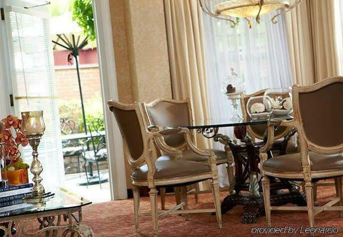 The Del Monte Lodge Renaissance Rochester Hotel & Spa Bagian luar foto