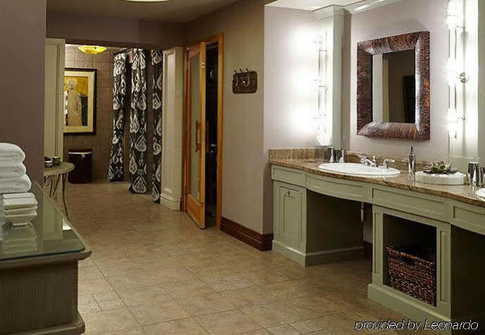 The Del Monte Lodge Renaissance Rochester Hotel & Spa Bagian luar foto